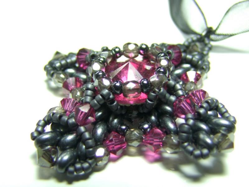 Anhänger Kreuz schwarz pink